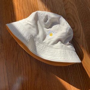 Reversible bucket hat